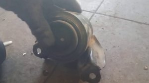 проверка подушки двигателя