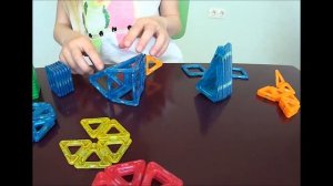 Собираю фигурки из магнитного конструктора:)