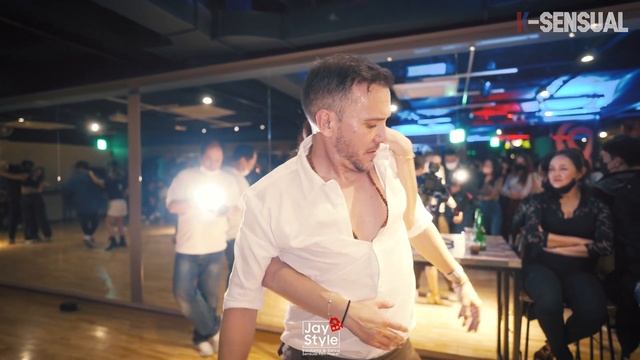 [4K] 2022.1204 코르케(Korke) & 골드(Gold) - Sensual Bachata Social Dance in Latin bar. Seoul Korea. смотреть онлайн