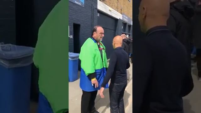 Security Guard Does The Laziest Pat-Down Procedure Ever! смотреть онлайн
