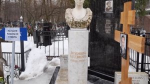 Могила фигуристки Людмилы Пахомовой на Ваганьковском кладбище Москвы.mp4