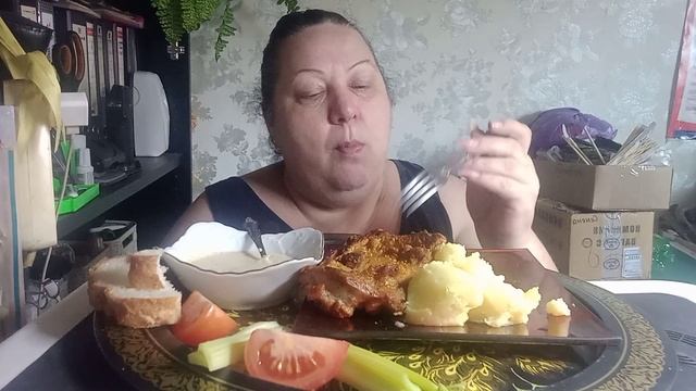 Жареные бедрышки с пюре