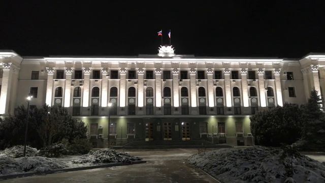 27 ноября, центр Симферополя, буря стихла, лежит снежок, флаги над Совмином смотреть онлайн