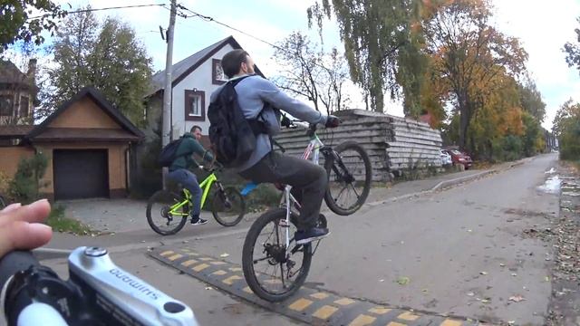 Wheelie. Как правильно переезжать лежачих полицейских на велосипеде!) смотреть онлайн