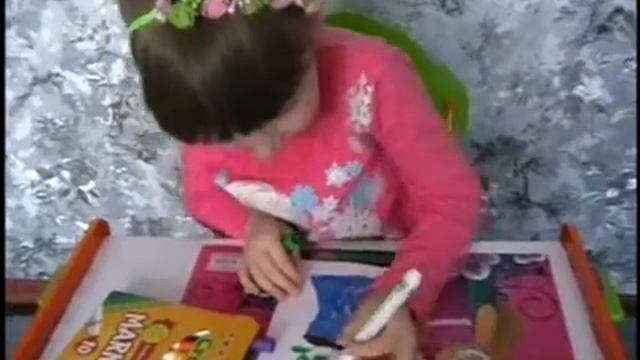 Маша рисует фломастерами Крайола (Markers Color Crayola) смотреть онлайн