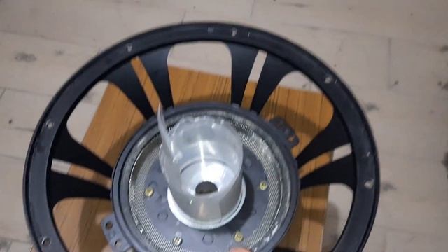 Динамик Soundking fb1203h. После падения колонки, отвалился магнит, приклеен на смолу. смотреть онлайн