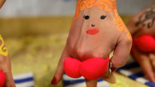 Грудастые красавицы на пляже смотреть онлайн