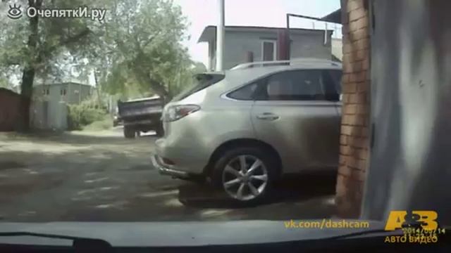 Под машиной провалилась земля смотреть онлайн