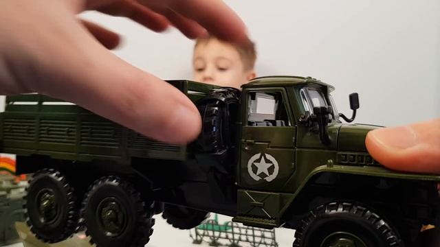 Игровой набор Солдатики Игрушечные сражения | История дружбы или Военные машинки для детей