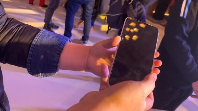 vivo APEX 2019 Hands-On | The Future Phone is like this爱范儿现场上手体验 смотреть онлайн