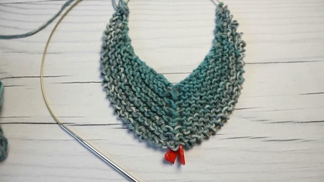 ВЯЖЕМ БАКТУС СПИЦАМИ//ТРЕУГОЛЬНЫЙ ПЛАТОК-ШАРФ//KNITTING SHAWL смотреть онлайн