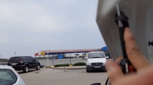 замена амортизатора крышки багажника хендай i20. девочки МОГУТ!!!!