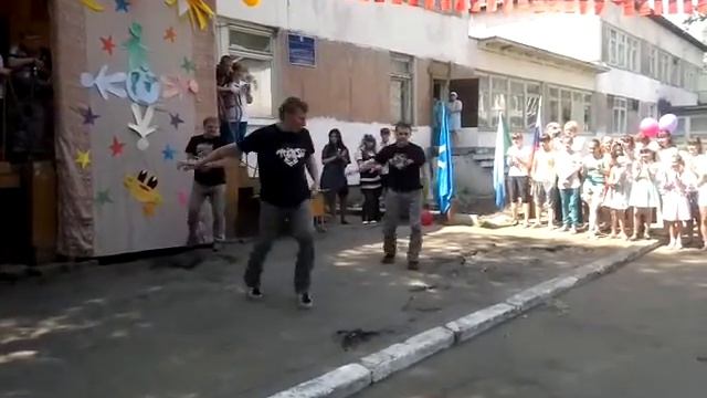 Брейк данс в День защиты детей.06-02-2012 смотреть онлайн