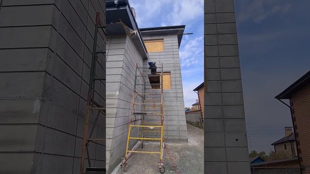 Нанесение фасадного фактурного покрытия при помощи воздушного компрессора. Краска-фактура "VAKSA" смотреть онлайн