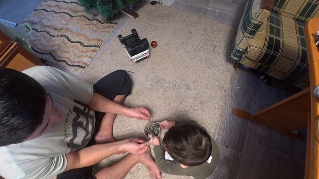 Расыпали мелкие гвоздики. смотреть онлайн