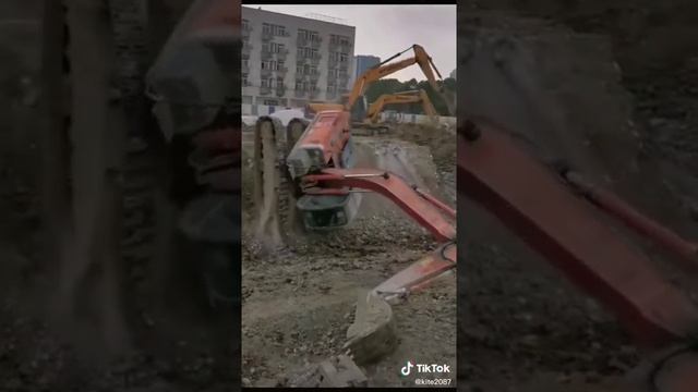 Как уронить гусеничный экскаватор#инструкция по перевороту экскаватора