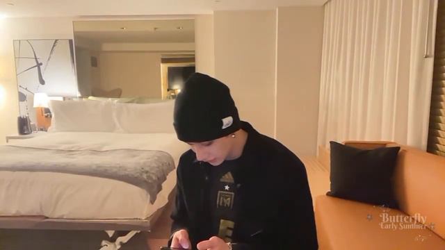 BANG CHAN singing Still With You by Eric Benét on Chan's room Ep. 204 (USE HEADPHONE) смотреть онлайн