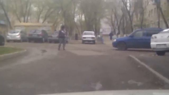 даун косит под мусора смотреть онлайн