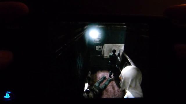 Resident Evil HD Remaster (PS4) running on the PS Vita (Remote Play) смотреть онлайн