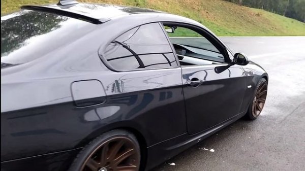 BMW 335i e92 on style 95 19inch wheels Performance exhaust sound acceleration