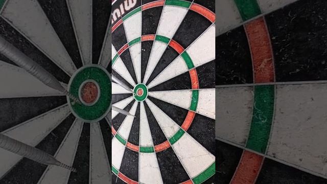 darts trying to get 3 bulls eyes смотреть онлайн