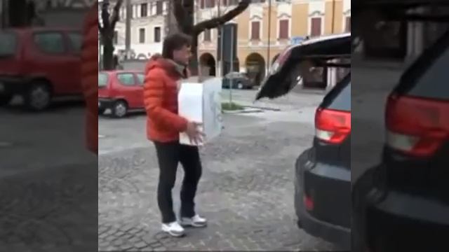 Форд куга отдыхает. Открыть багажник без рук. Смешно до слез смотреть онлайн