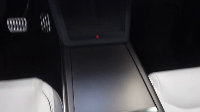 Tesla Model X Plaid смотреть онлайн