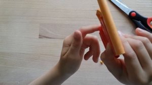 пистолет из бумаги стреляет резинками