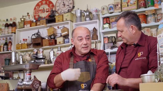 Lamb burger with tzatziki sauce - and a small twist in the tzatziki sauce! смотреть онлайн