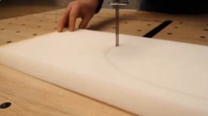 Ленточный нож для резки поролона на мебельном производстве.