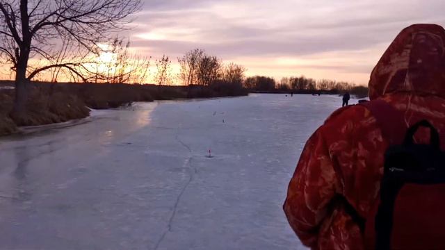 Зимняя рыбалка с ночёвкой! смотреть онлайн