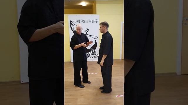 Quai tay tu do - свободное вращение руками в паре ( обусловленный спаринг двумя руками ) смотреть онлайн