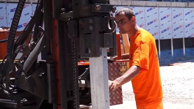 Установка защитного ограждения на трассе Формула-1 в Сочи смотреть онлайн