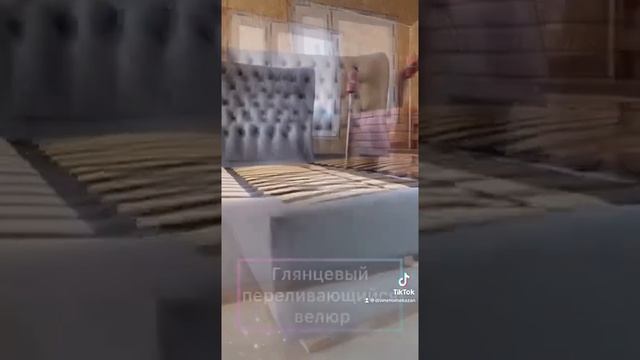 Кровать с мягким изголовьем в каретной стяжке смотреть онлайн