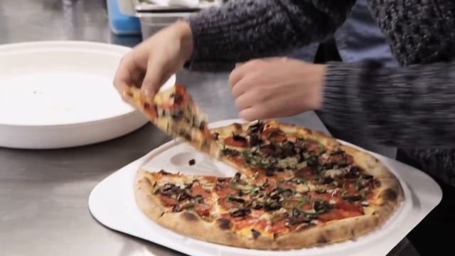 Zume delivers made-to-order pizza with robots смотреть онлайн