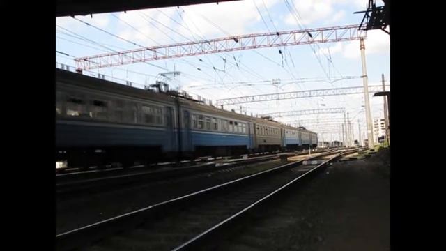 ЕР9м-547 заходит под посадку на ст.Дарница смотреть онлайн