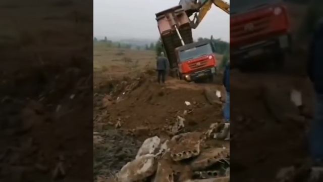 Посмотрите на китайские грузовики, которые попали в неприятности — Часть 2 смотреть онлайн