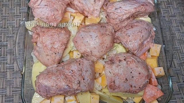 Не нужно стоять у плиты! БЫСТРЫЙ УЖИН с Тыквой в духовке! Вкуснейшие куриные бедра с овощами. смотреть онлайн