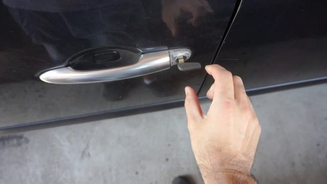 Renault Espace - Opening/Closing The Driver's Door Using The Mechanical Key (CR2025, 3V)