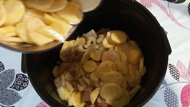 Картошка с рыбой (морской окунь) в мультиварке смотреть онлайн