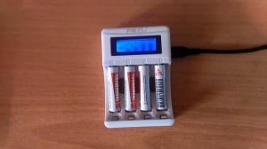 можно ли заряжать одноразовые щелочные и солевые батарейки