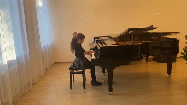Чапухян Марьяна, 8 лет А. Хачатурян Этюд смотреть онлайн
