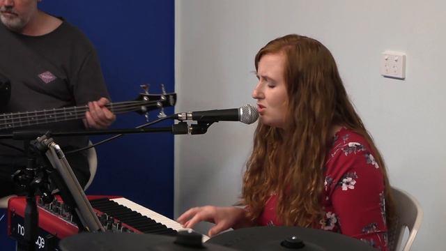 "I see HEAVEN invading this place. I see GLORY in this place." Sarah Hemans & JEM worship team смотреть онлайн