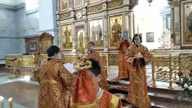 Божественная Литургия, Святых жен-мироносиц, Воскресенье 3 мая смотреть онлайн