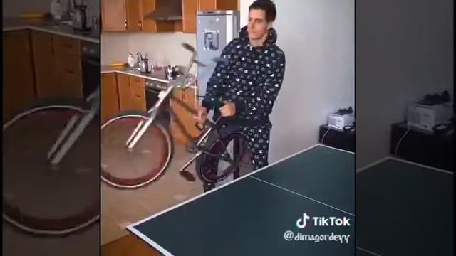 Чем можно играть теннис!!! смотреть онлайн