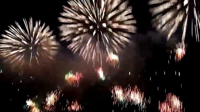 Еще одно видео с фейерверка в честь открытия набережной в Ангарске 29.09.2019 смотреть онлайн