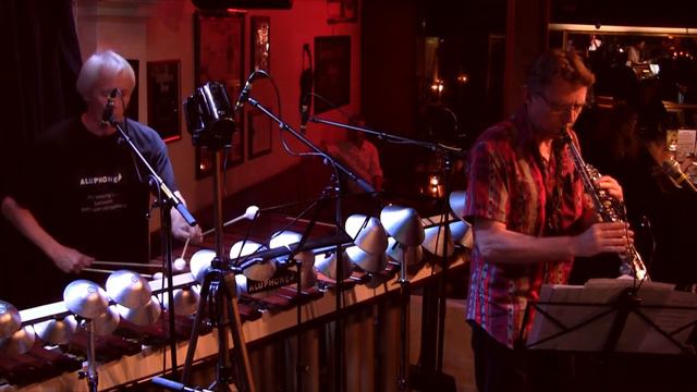 Twin Piece by Kai Stensgaard смотреть онлайн