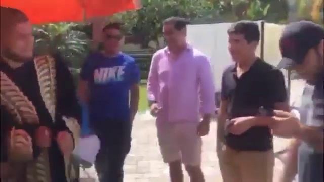 Хабибу Нурмагомедову подарили Национальный Узбекский костюм смотреть онлайн