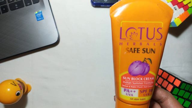 Lotus Herbals Safe Sun Block Cream SPF 30 Review | Black plum extract - Astringent and Moisturizing смотреть онлайн