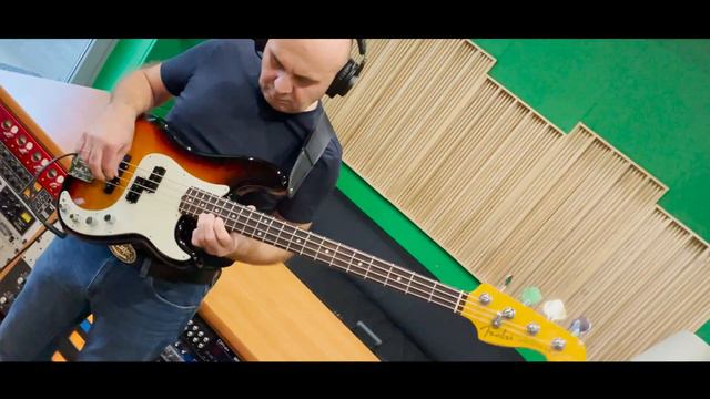 Fender Ultra Precision Bass - Jacek Gabryelczyk - Fall Stroll